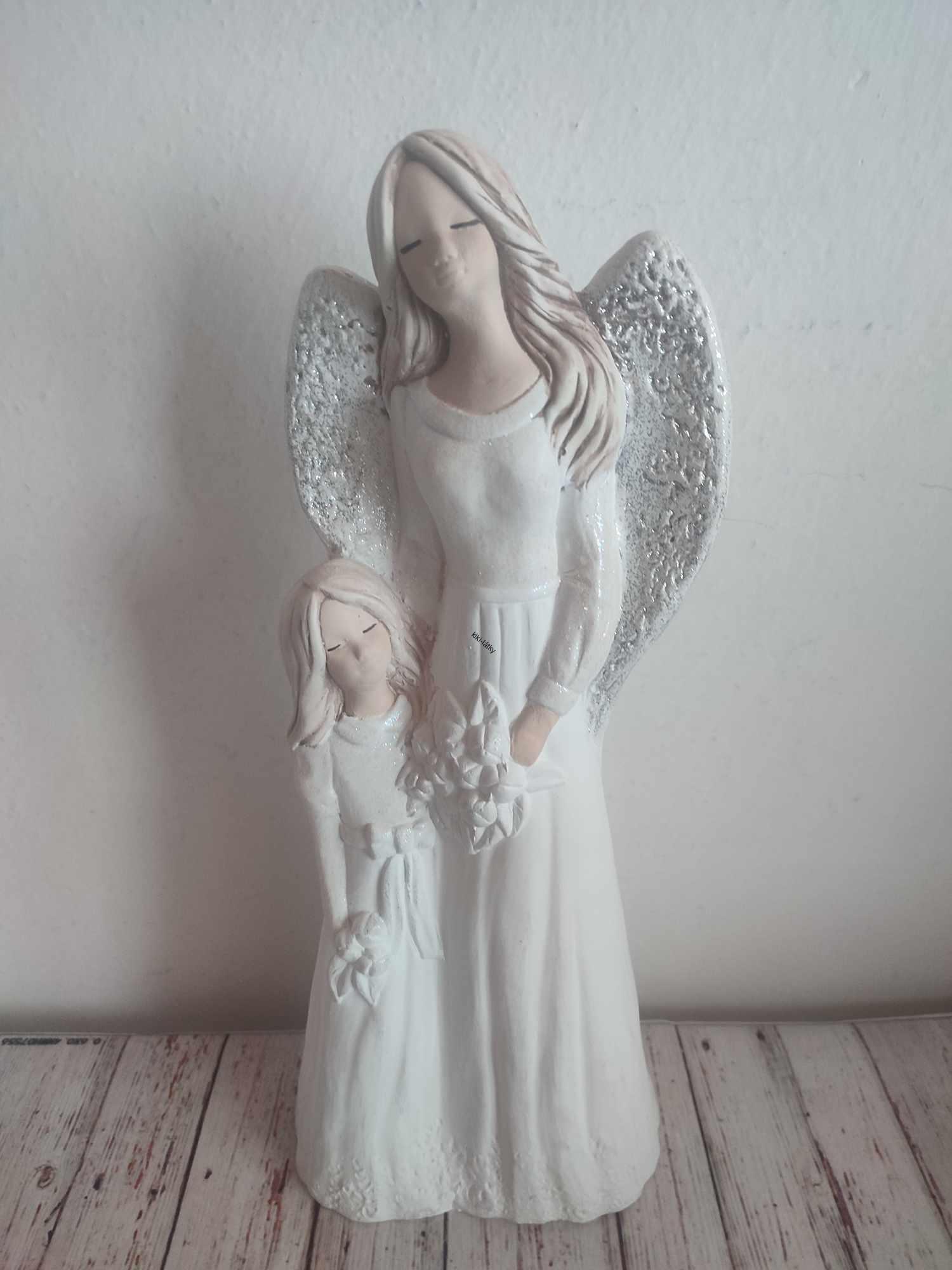 Větší andělka  s dcerou  bílá s brokátovými křídly