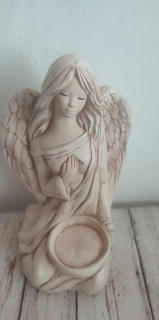 Andělka  sedící na svíčku   hnědá