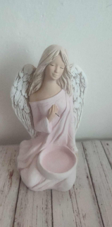 Andělka  sedící na svíčku růžová