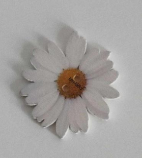 Knoflík květina  bílá  34 mm